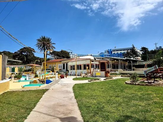 Mini Golf & Farm House Pub
