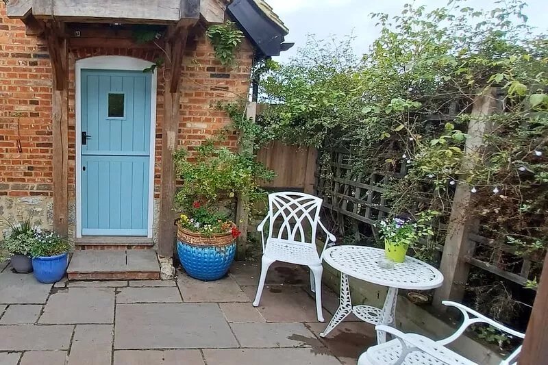 The Annexe -Studio apartment with hot tub in a rural location nr to Leeds Castle