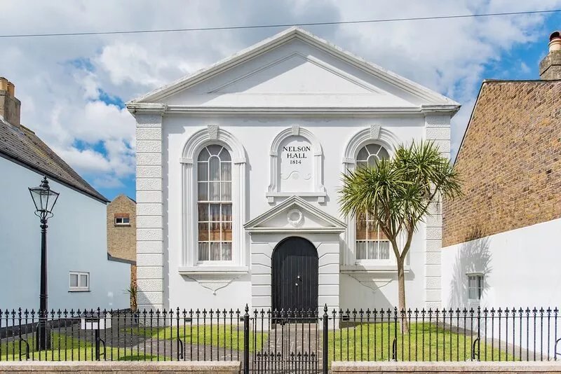 Charming, traditional Victorian cottage in the heart of the conservation area