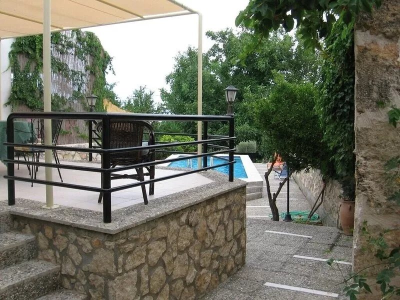 Villa with private pool garden and BBQ at quiet Cretan village just outside city