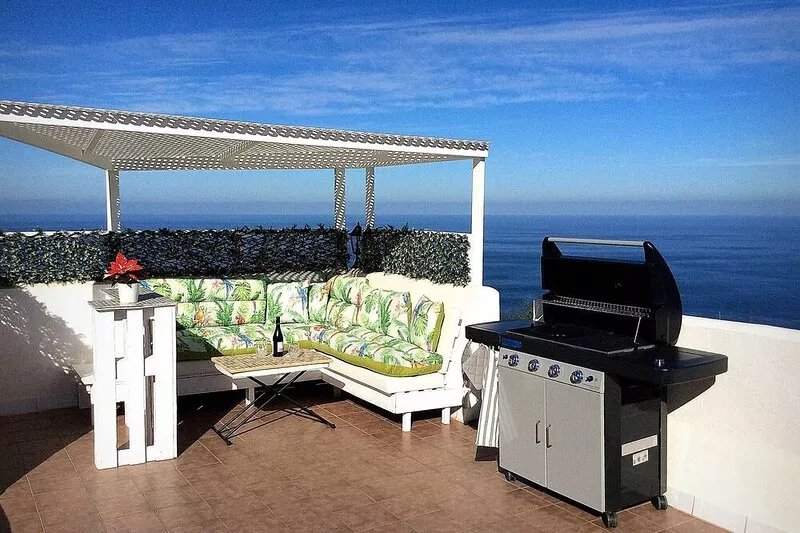 Cozy studio with breathtaking sea and Teide views, quiet neighborhood.