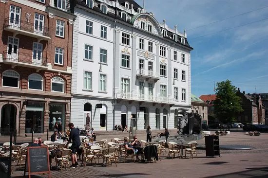 Store Torv