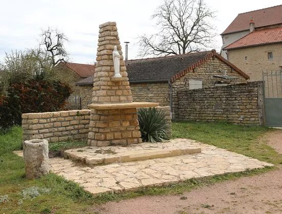 Statue de Notre-Dame-du-Monde-Entier
