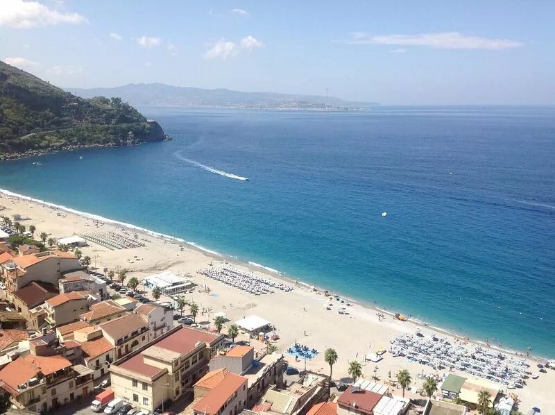 Stunning studio holiday apartment for 2/3 on resort, close to beach with 2