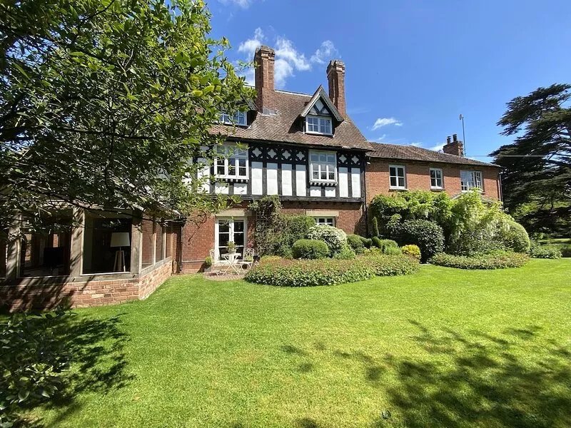 Luxury Coach House scenic rural village & close to Ledbury