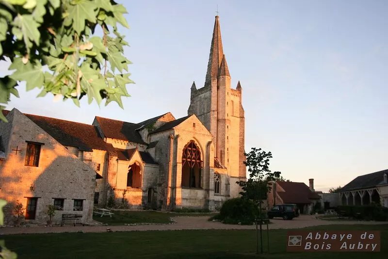 La Porterie Gite de charme **** Abbaye de Bois-Aubry,Yul Brynner's grave, 3HA
