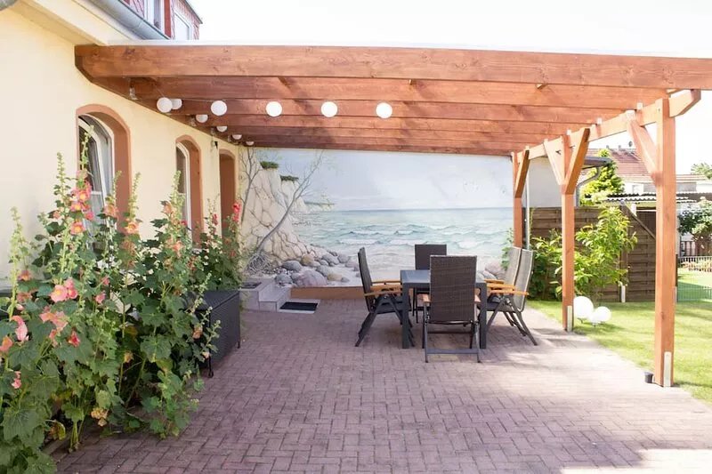 Located between Sassnitz & Binz and sleeps up to 6 people