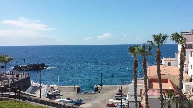 Apartment overlooking the sea located 100 meters from the sea.