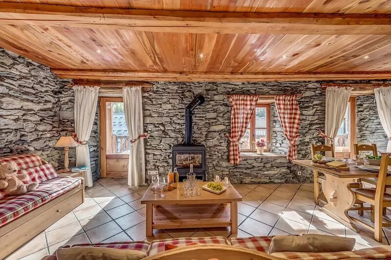 Semi-detached chalet 16 people 7 bedrooms, ski in / ski out Tignes les