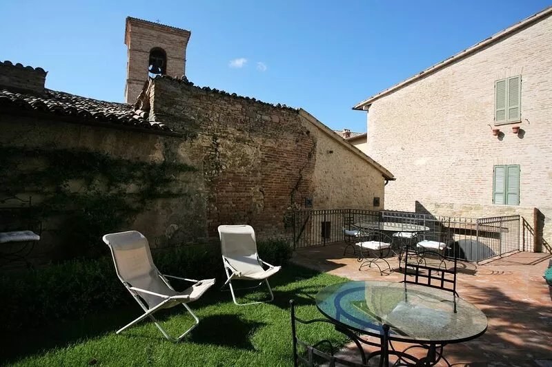 Benozzo vacation apartment with garden and pool
