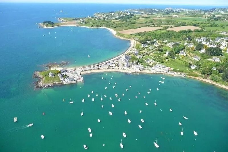 In a "fisherman's house" spirit, between Finistère and the pink granite coast