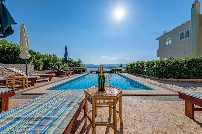 Apartment A3 with Swimming Pool and Sea View