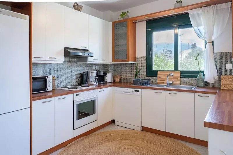 Elarchon Villa with 6 Bedrooms & Private Pool& Gym-Playroom