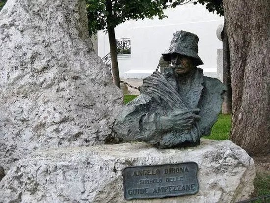 Busto di Angelo Dibona