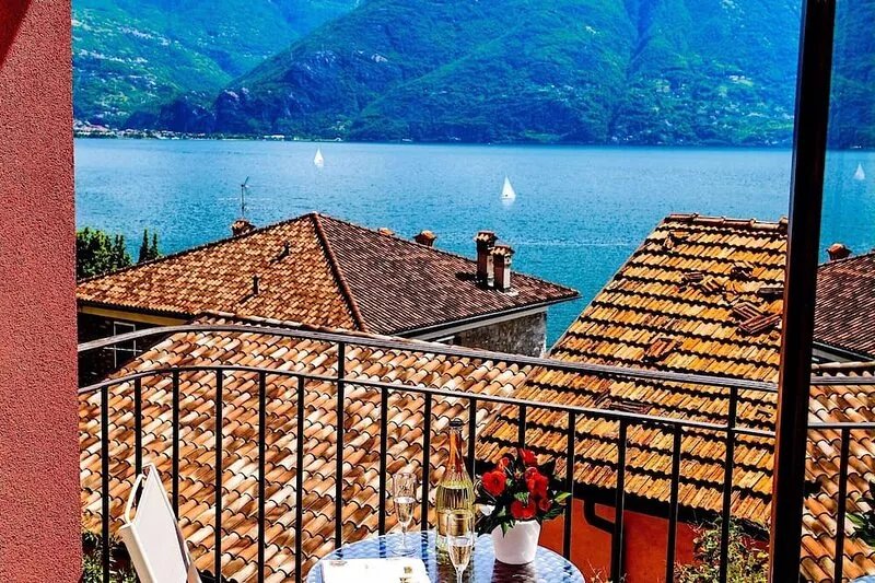 Le Quattro Stagioni lakeview-beach-charging point electric cars-remote working