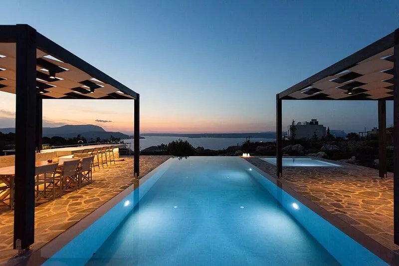 TIMORI, modern, panorama views, pool & kiddie-pool, 4 bedrooms plus guest house.