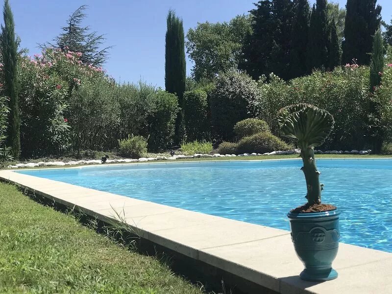 Splendid Private Villa, Largest Renovated Heated Pool, 5 minute drive to center