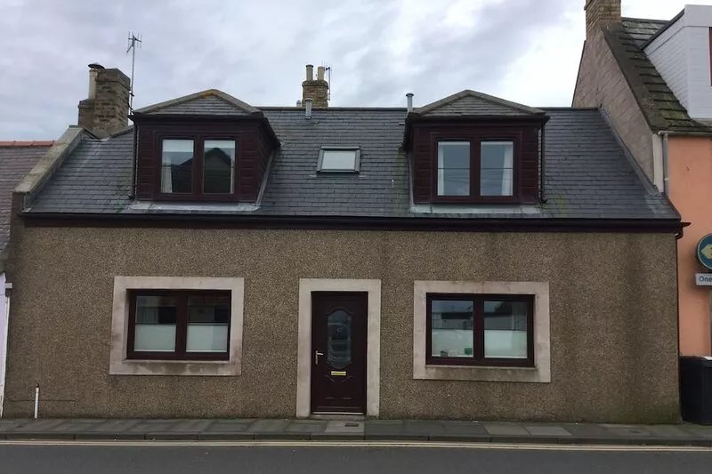 Beautiful holiday house with sea views in centrally located to all amenities