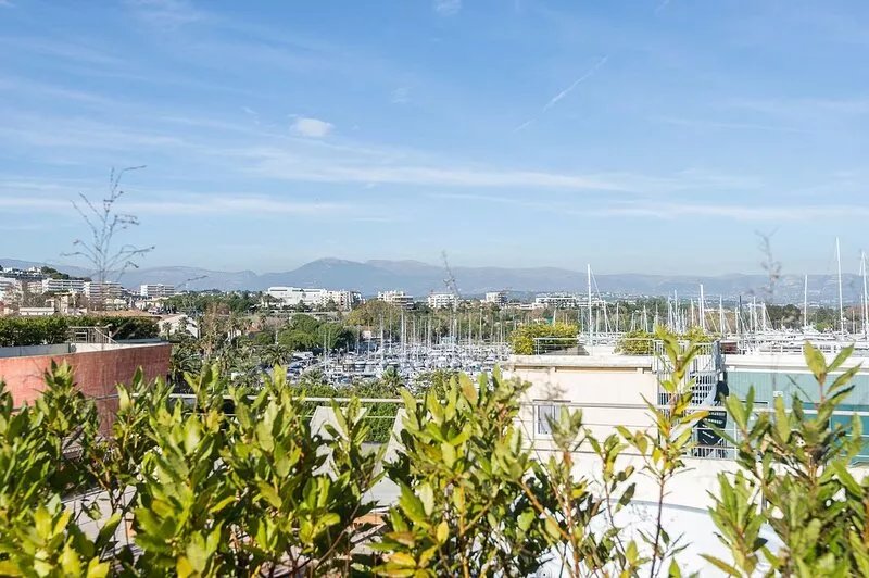 Penthouse Apartment With 2 Pools Air Con 2 Terraces +  Lge private roof terrace