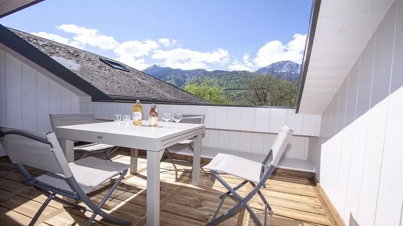 BETWEEN LAKE AND MOUNTAINS: La Sambuy ★★★★ - NEW FOR 2019 5 mins from Lake