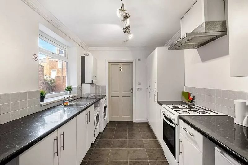Huge serviced Apartment with free parking.