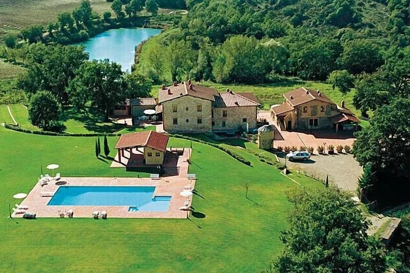 Lake House, Farm in the hills between Arezzo Florence Siena, Garden, Pool