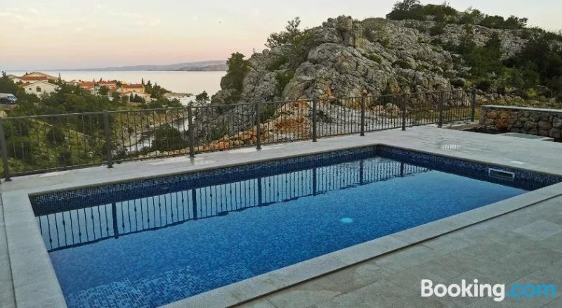 Beachfront House with Pool in Ribarica
