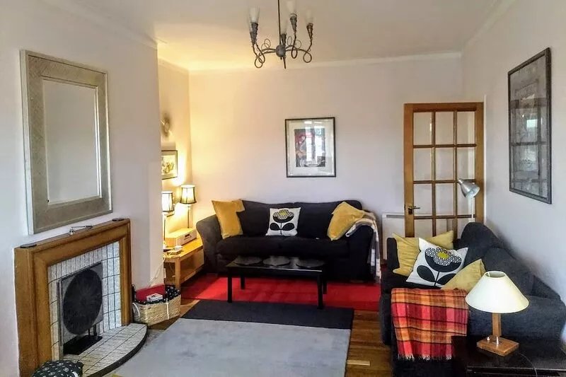 Edinburgh Art Deco city centre apartment. Beautifully presented  home-from-home