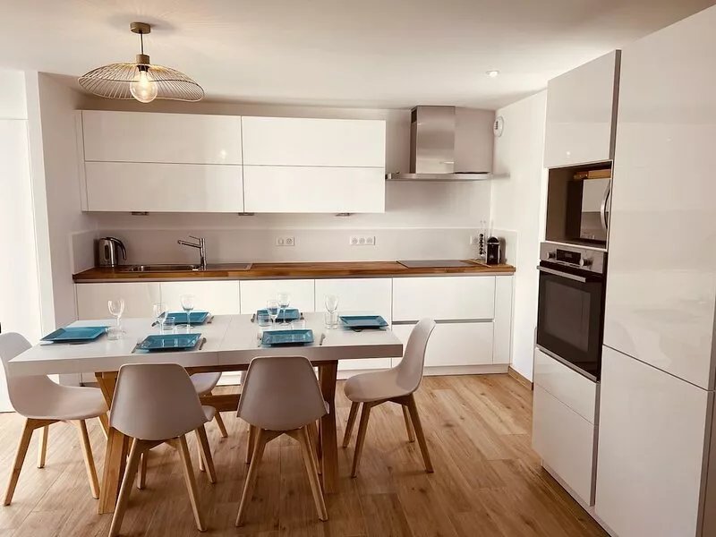 Maison Rénovée au Cœur de Carantec Avec SPA