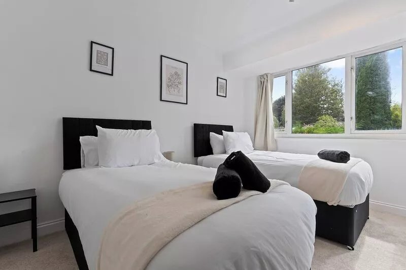 5 Bed Home In Birmingham by Halo Outside ULEZ, 5 min from City Cent