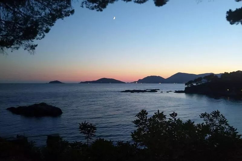 Villa La Perla consists of 2 separate apartments with direct access to the sea