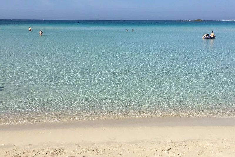 Directly on the beach. 6 beds in villa with private access to the sea