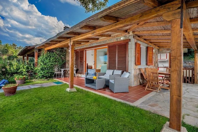 Cottage Porto Taverna, 80 m from the Beach with Private Terrace & Garden