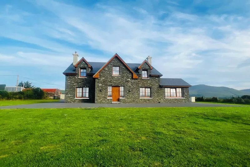 Ocean front home on Ring of Kerry—Golfers and Walkers Paradise