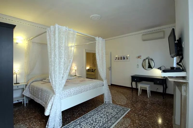 Luminous apartment with garden