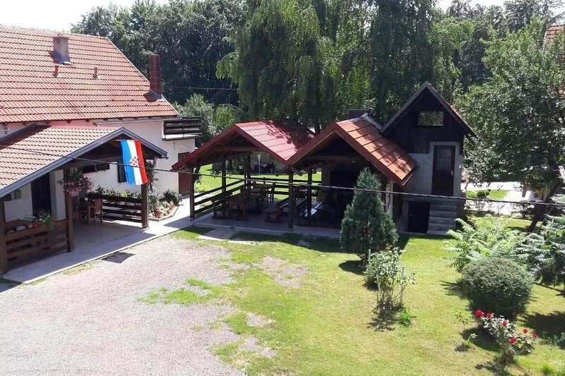 Three bedroom apartment with balcony Smoljanac, Plitvice (A-12345-b)