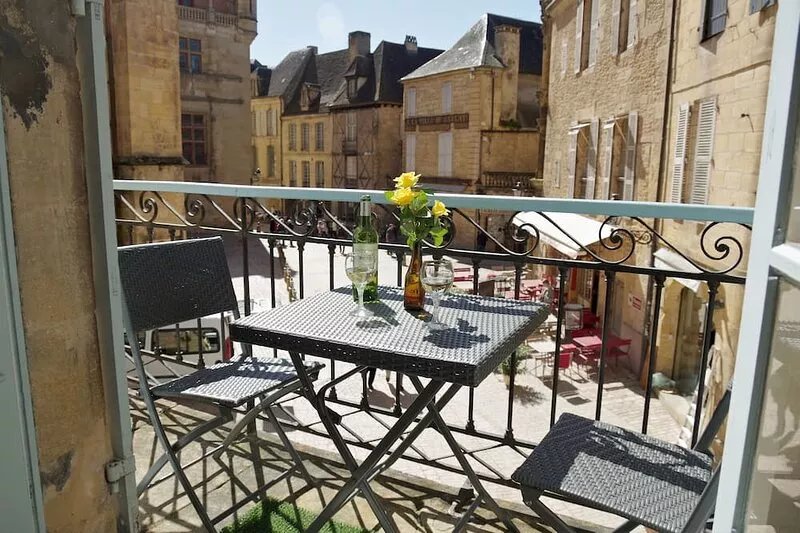 Truly In The Heart Of Sarlat, Spacious And Gracious