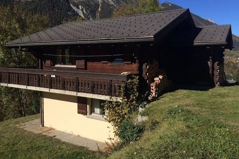 Comfortable Swiss chalet in rural setting with superb views