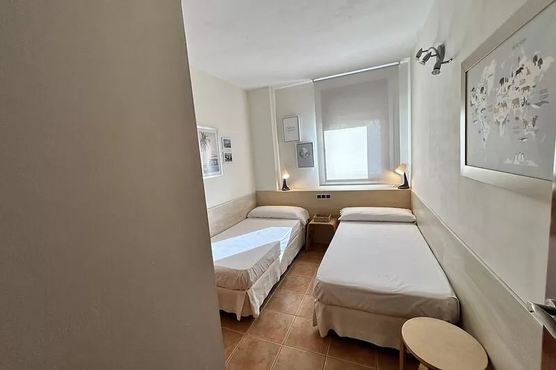 Apartment with Wifi and satellite dish.central and quiet residential area.
