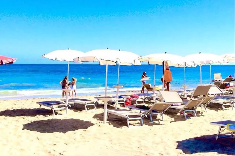 Exclusive and charming penthouse right on the beach, 4 people