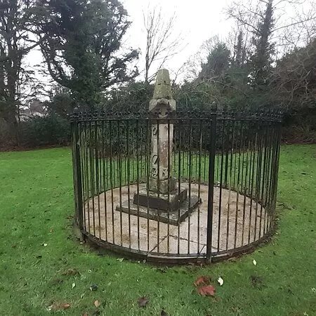 Kirktonhall Sundial Monument