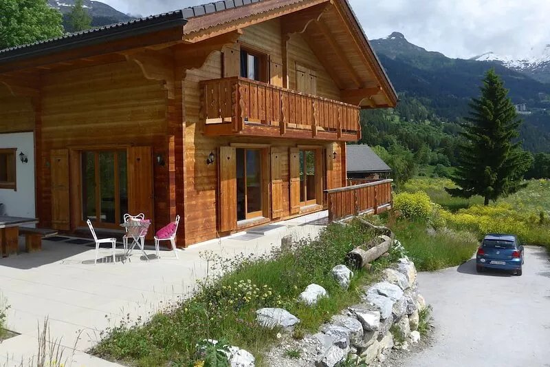 Crans Montana - Large and modern chalet with stunning views in a quiet setting