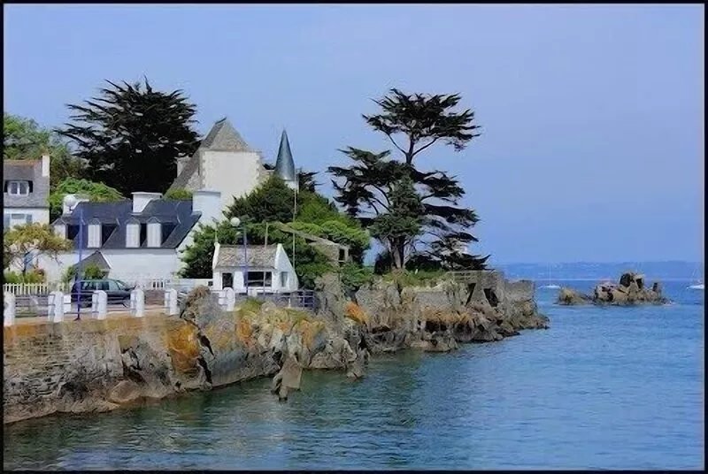 Feet in the water, wooden house with terrace, breathtaking sea view.