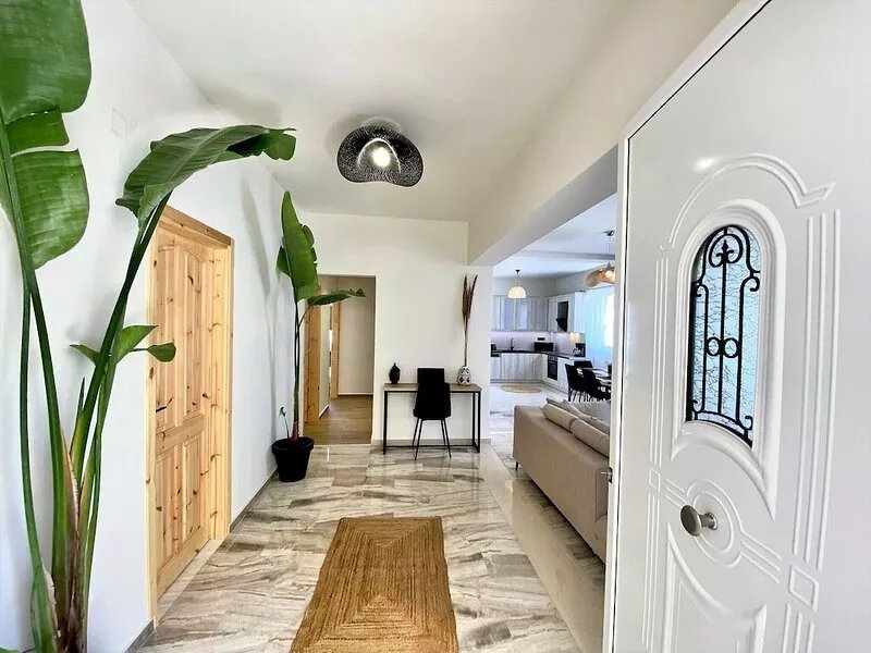 Ionia's apartment,3 bedrooms,Next to all amenities