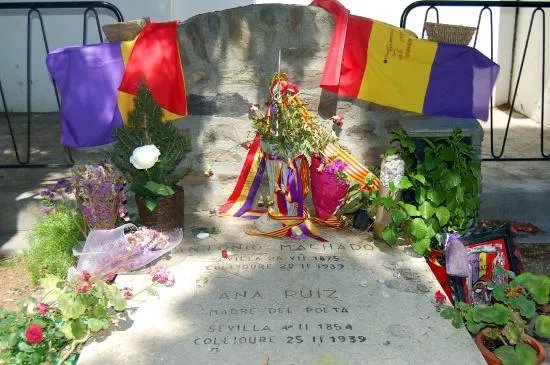 Tumba De Antonio Machado En El Cementerio De Collioure