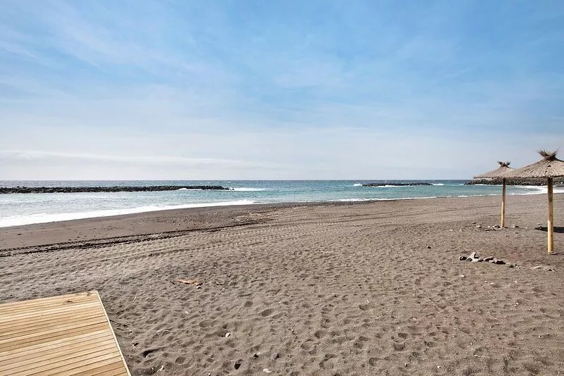 Vacation Home 'Puertito Guimar' close to Beach with Balcony, Outdoor Pool