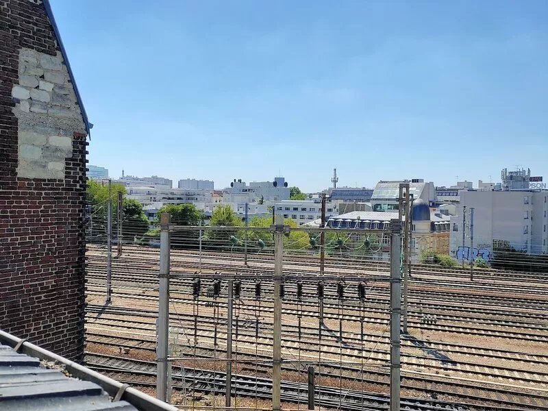 Charming 2 rooms Clichy Levallois 5 min by train from Paris Saint Lazarre