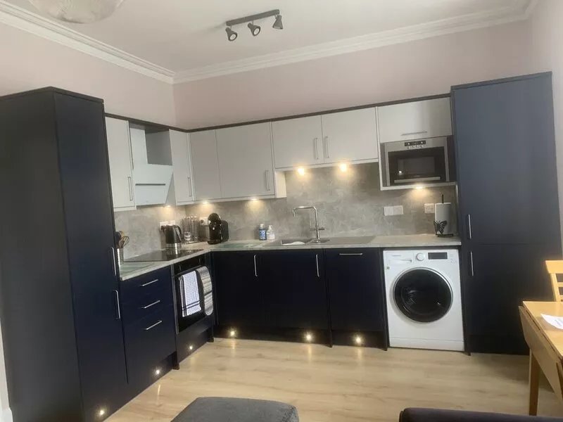 Central Homely apartment with Parking