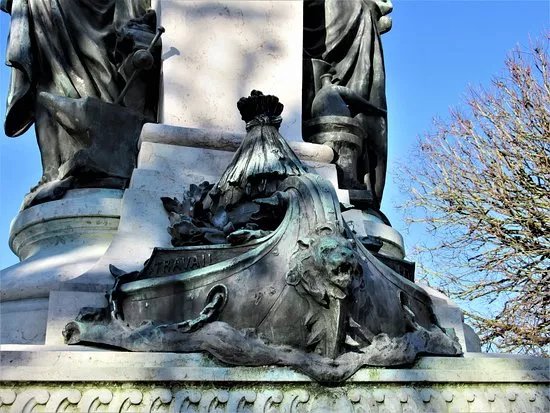 Monument Emile Justin-Menier