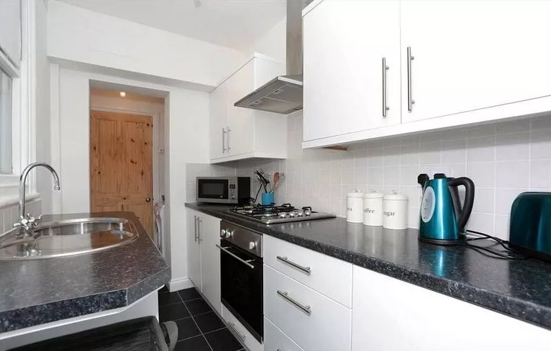2 Bed House.15 minutes walk from City Centre.Free parking.Free WiFi.